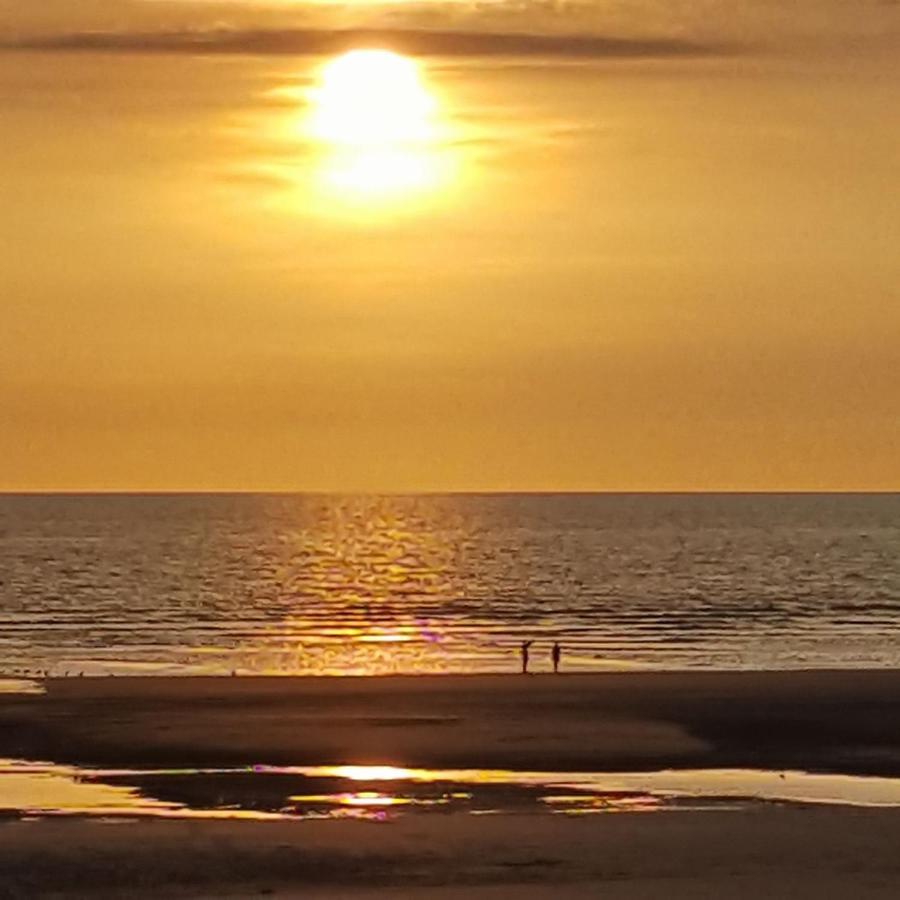 Les Obiones, Fort Mahon Plage, magnifique studio cabine 4p vue latérale mer avec balcon , parking privé gratuit, wifi, classé 2 étoiles, exposition plein sud en Baie de Somme Exterior foto