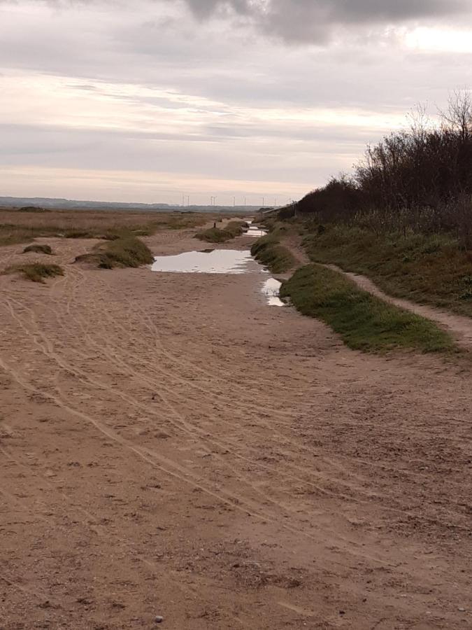 Les Obiones, Fort Mahon Plage, magnifique studio cabine 4p vue latérale mer avec balcon , parking privé gratuit, wifi, classé 2 étoiles, exposition plein sud en Baie de Somme Exterior foto