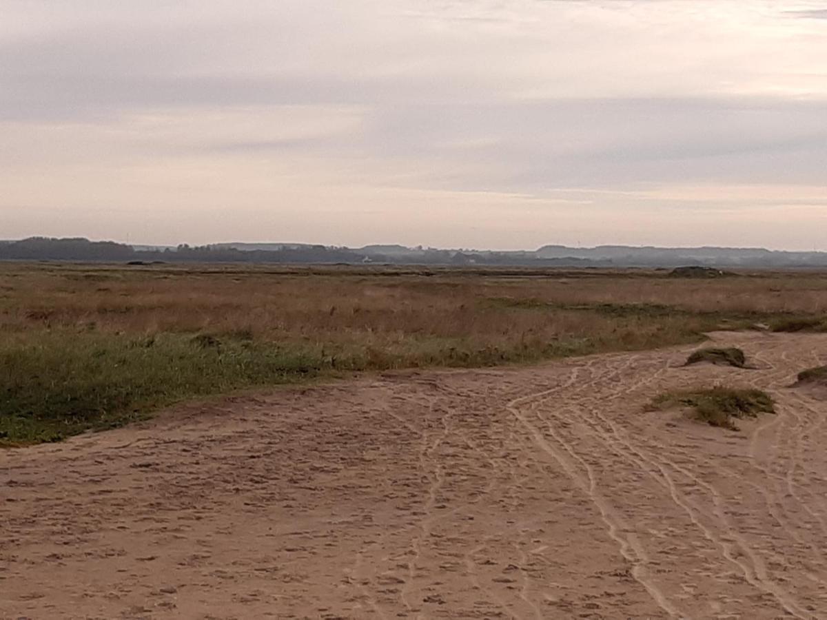Les Obiones, Fort Mahon Plage, magnifique studio cabine 4p vue latérale mer avec balcon , parking privé gratuit, wifi, classé 2 étoiles, exposition plein sud en Baie de Somme Exterior foto